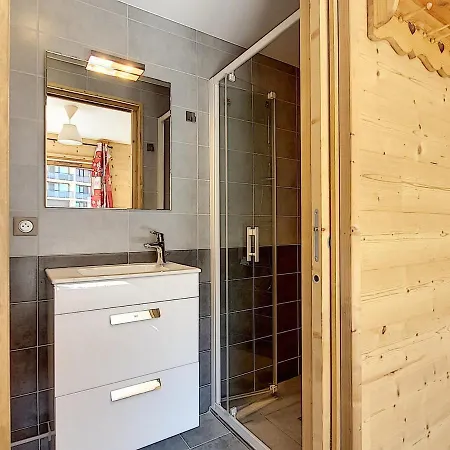 Apartment Lumineux Face Aux Pistes, 3 Chambres, 6 Pers., Centre Station, 73300 - Fr-1-416-35 Fontcouverte-la-Toussuire